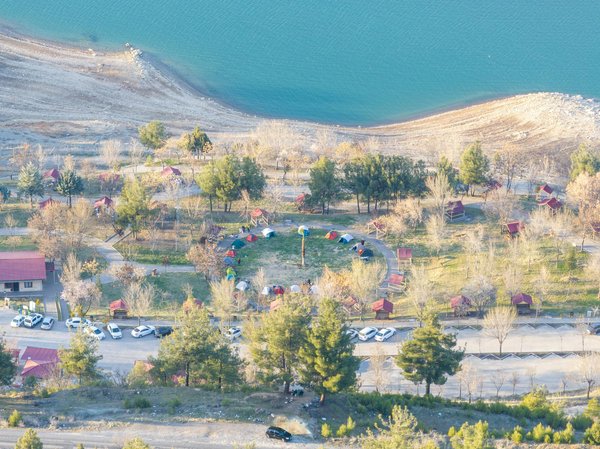 Séjournez au frais : les campings bord de l'eau en france